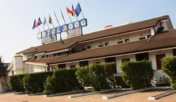 2000 فندق