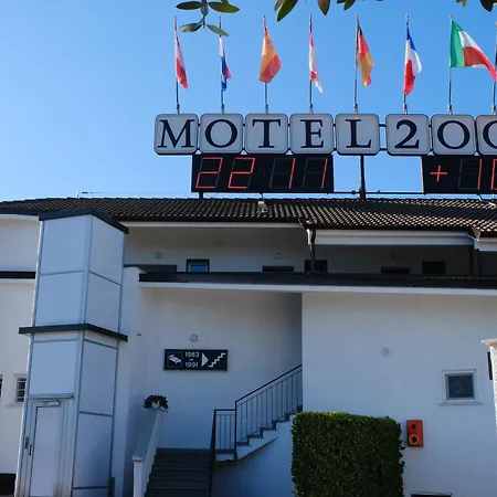 2000 Hotel 3*